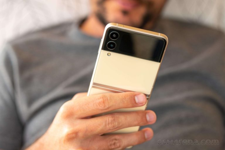 The Samsung Galaxy Z Flip4 gets FCC certification
-Techweu