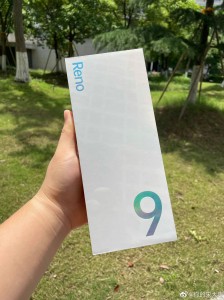 Oppo Reno9 retail box